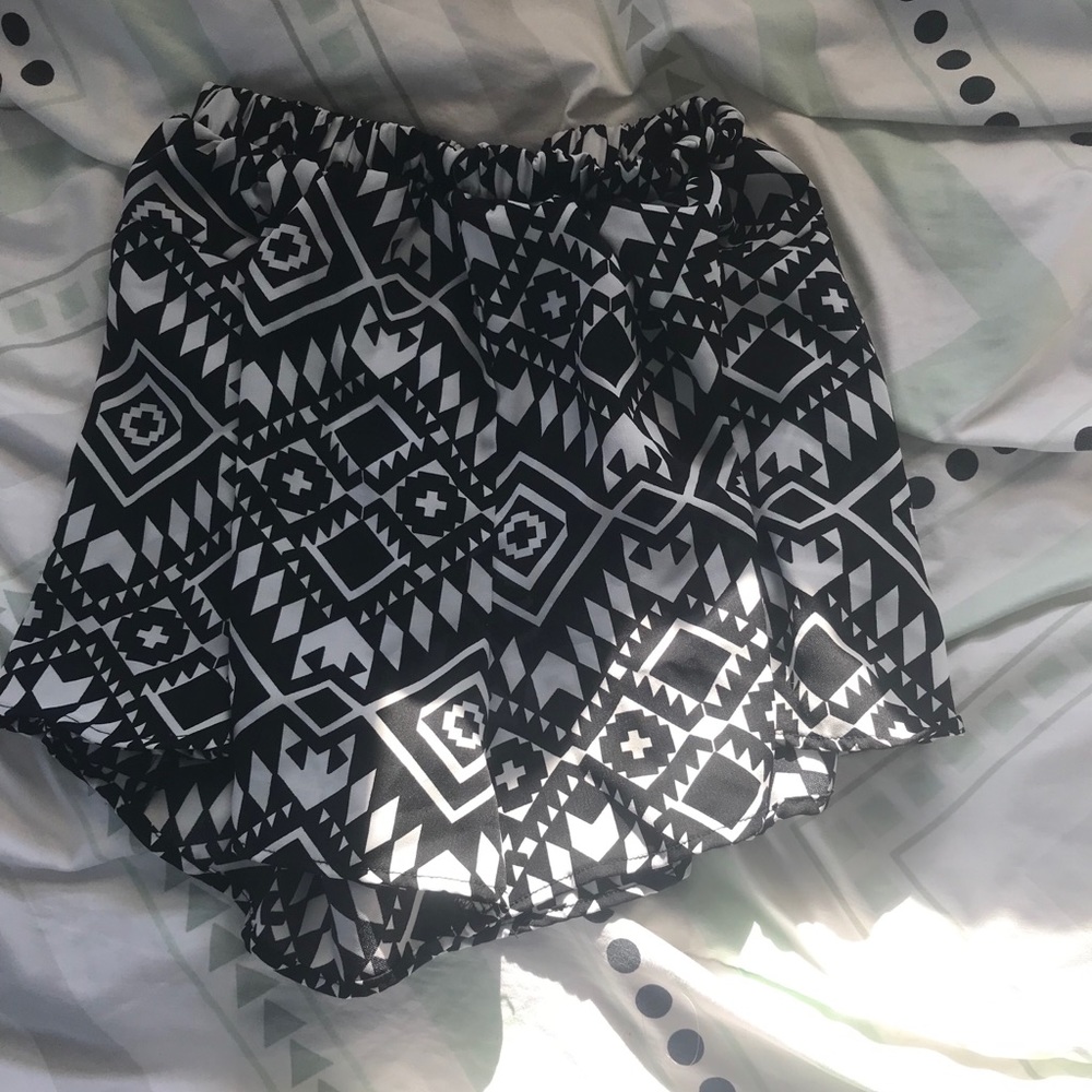 Xhiliration flowy shorta